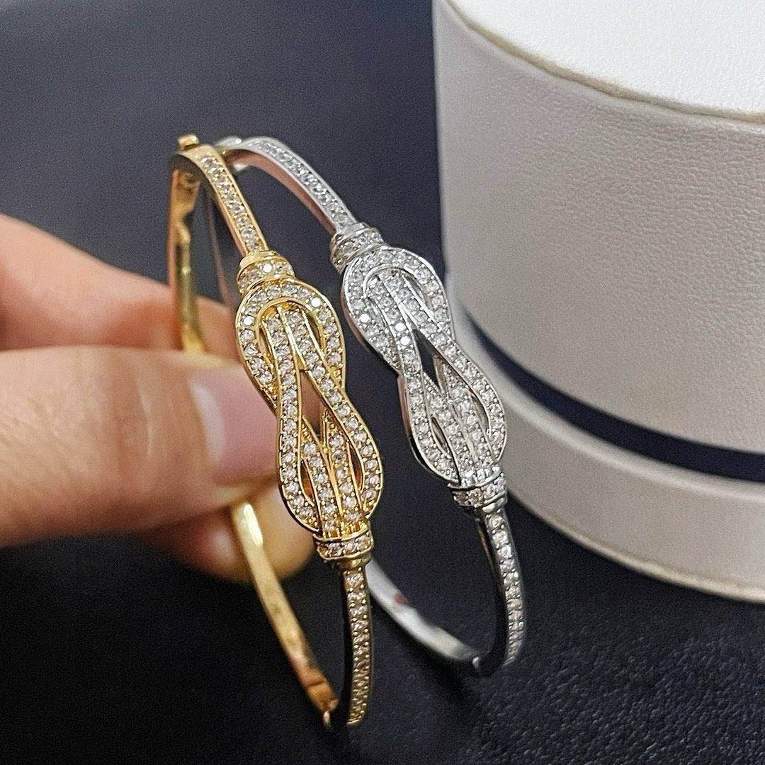 [Solara Jewelry ]FORCE Ewiger Knoten Armband, komplett mit Kristallen besetzt