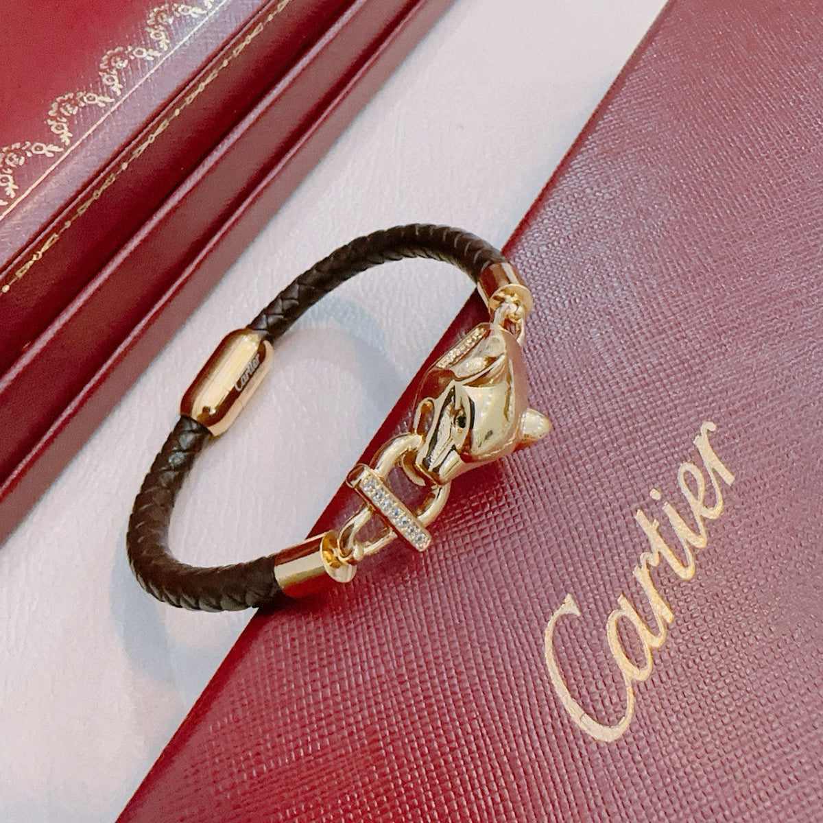 [Solara Jewelry ]CT Pantherkopf-Verschlussarmband mit geflochtenem Leder