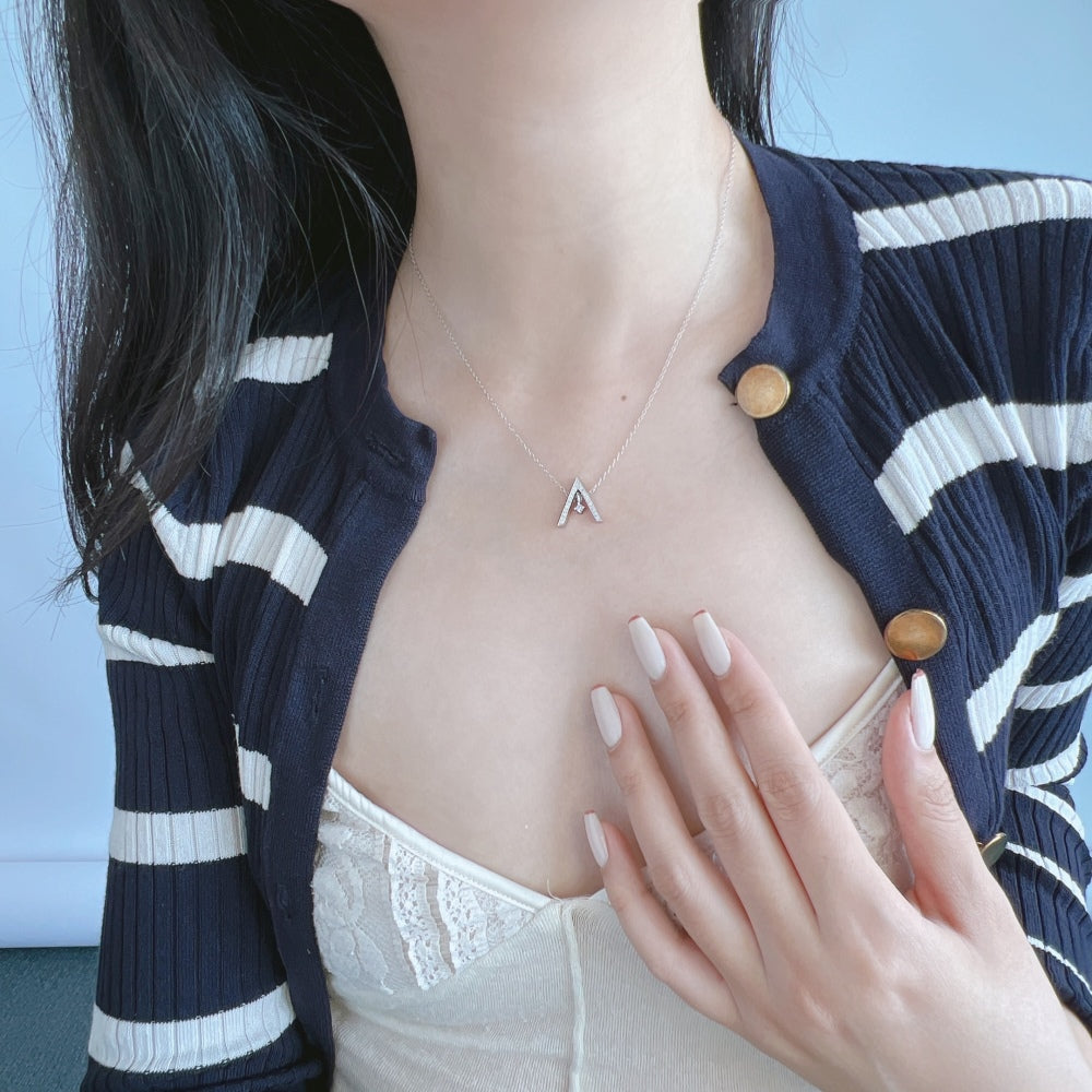 [Solara Jewelry ]Funkelnde "A"-förmige Halskette