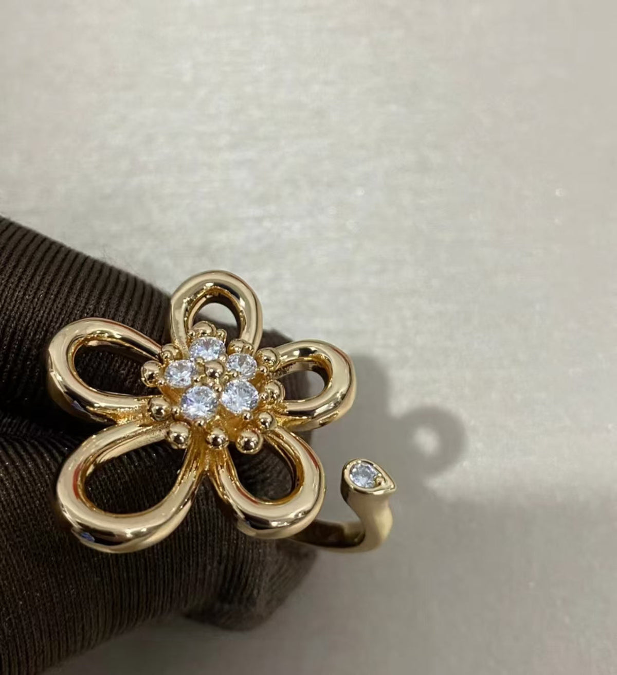[Solara Jewelry ]FLOWERLACE BETWEEN THE FINGER