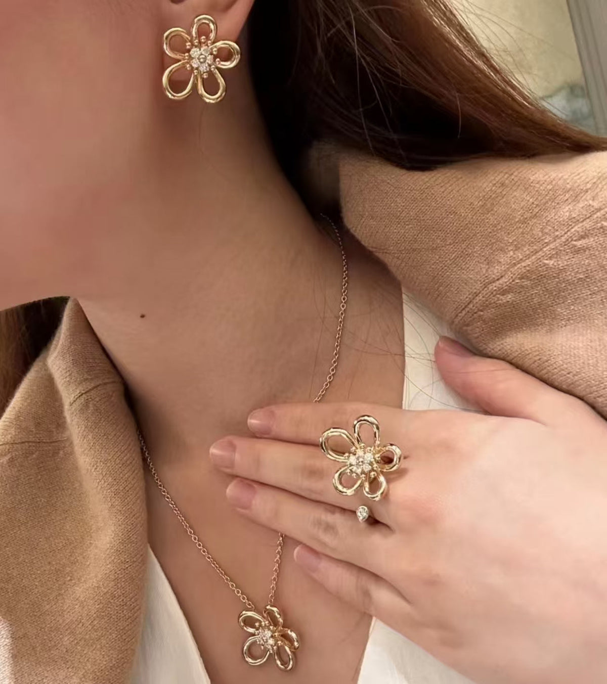 [Solara Jewelry ]FLOWERLACE BETWEEN THE FINGER
