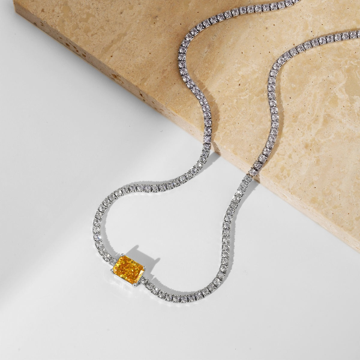 [Solara Jewelry ]2.0 Karat aufwendige Halskette mit Smaragdschliff
