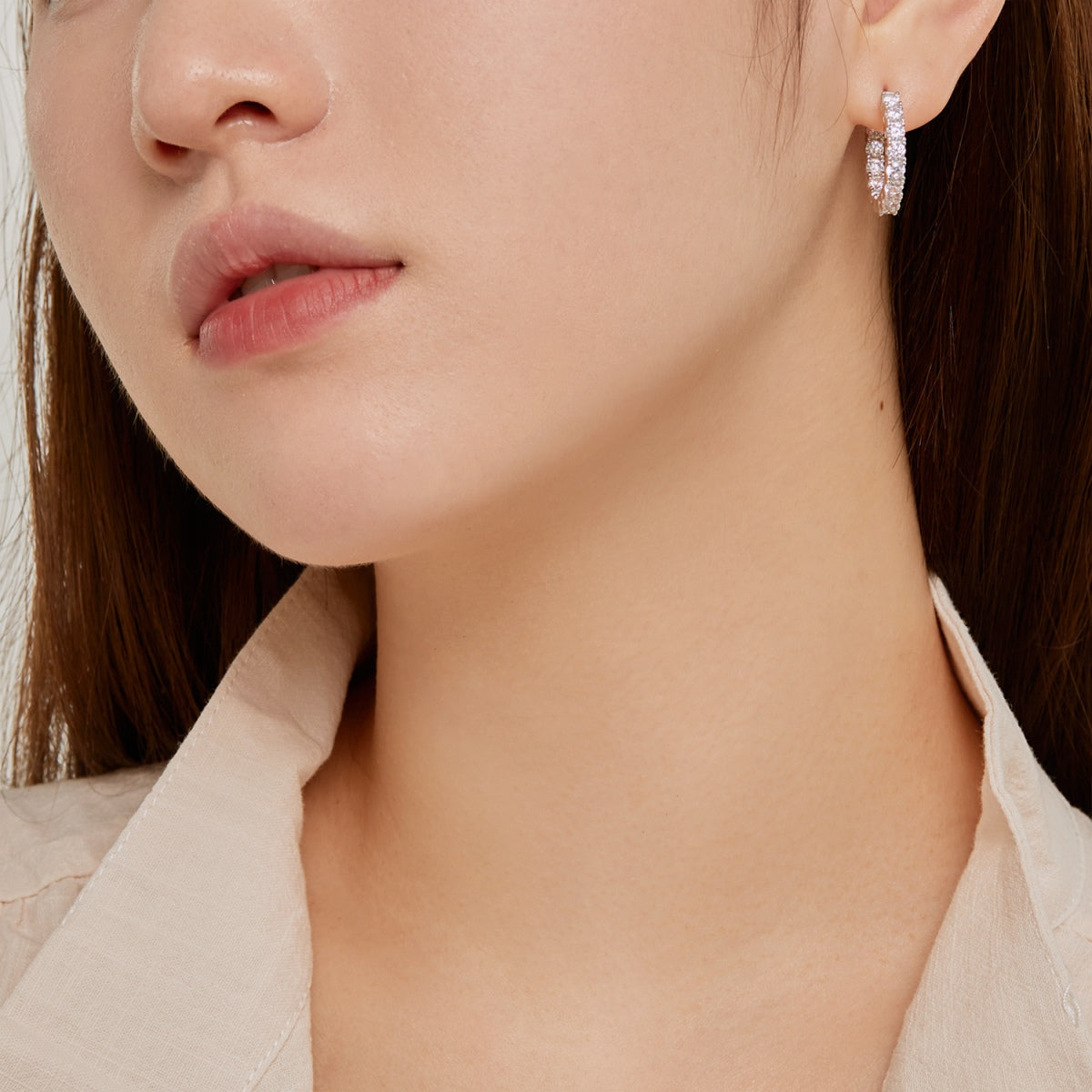 [Solara Jewelry ]ユニークなラウンドカットのデイリーピアス