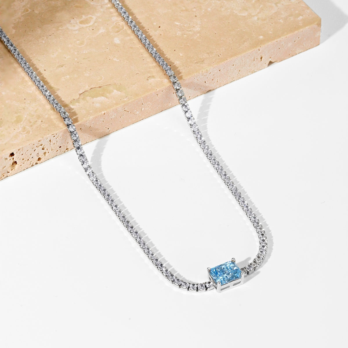 [Solara Jewelry ]2.0 Karat aufwendige Halskette mit Smaragdschliff