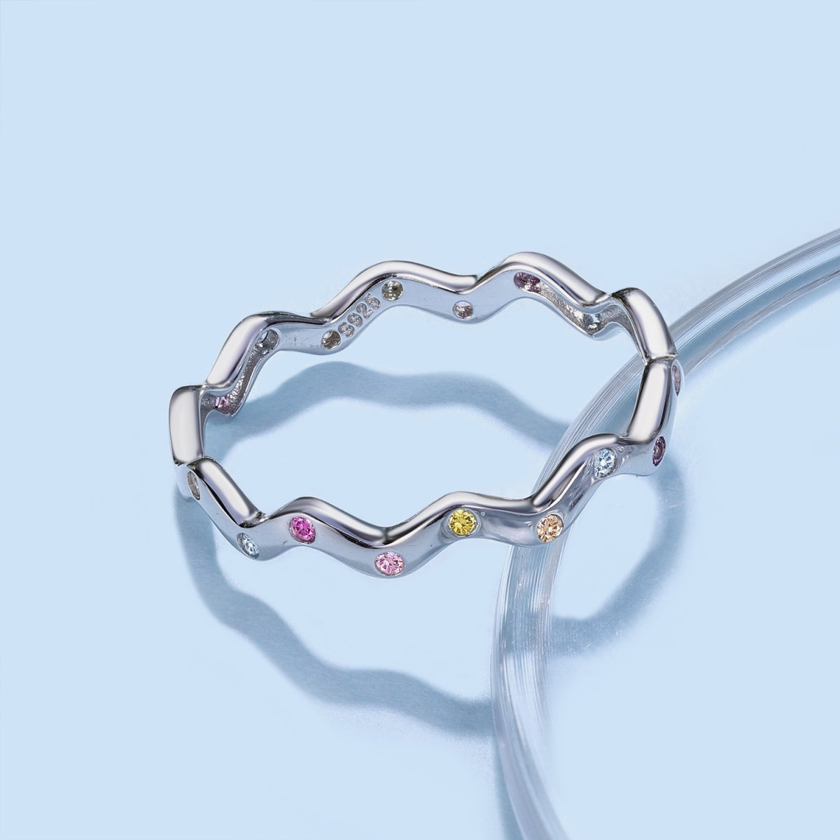 [Solara Jewelry ]華やかなヴィヴィッドラウンドカット デイリーリング