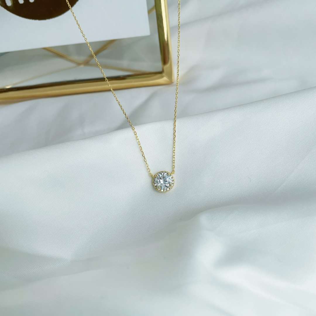 [Solara Jewelry ]豪華なラウンドカットネックレス