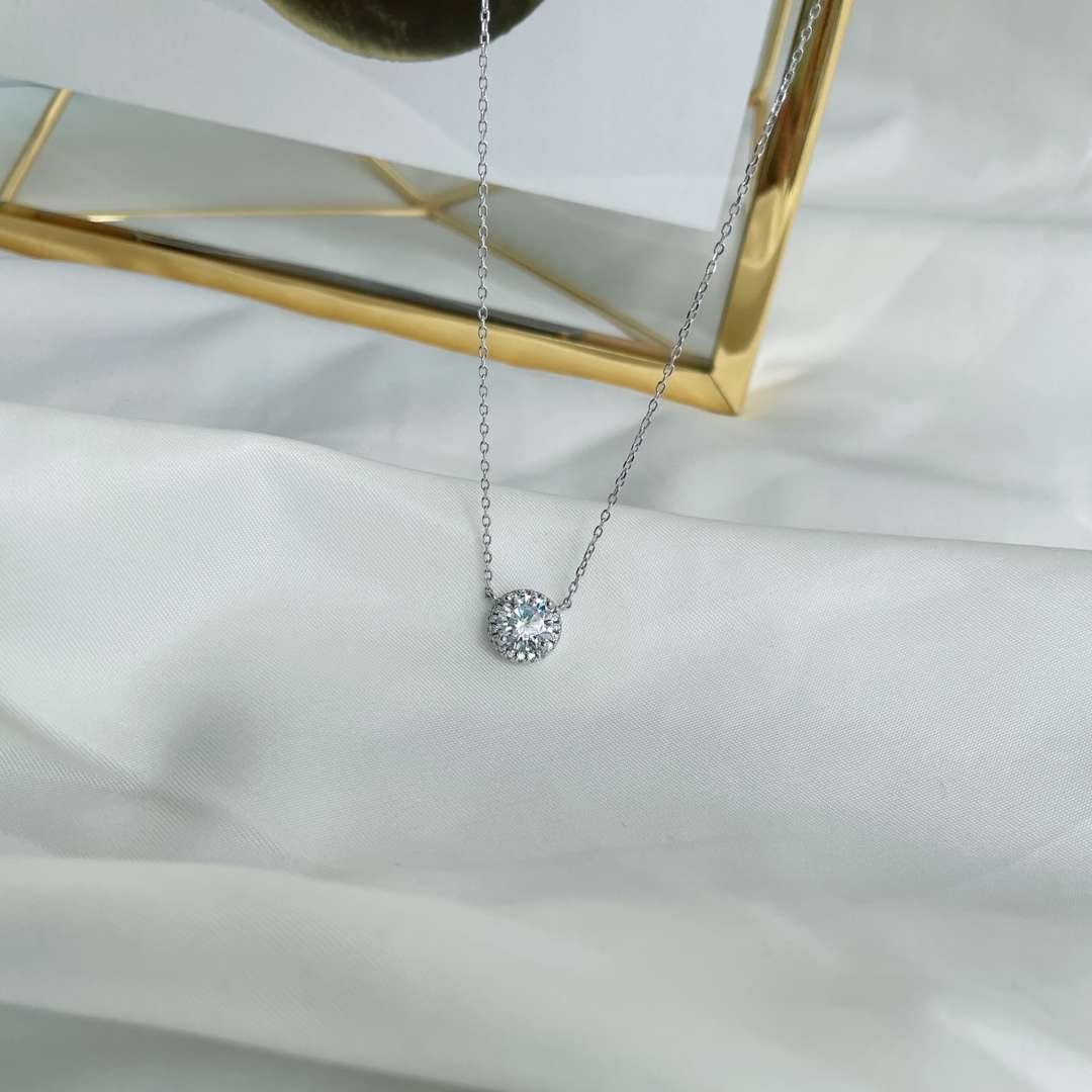 [Solara Jewelry ]豪華なラウンドカットネックレス