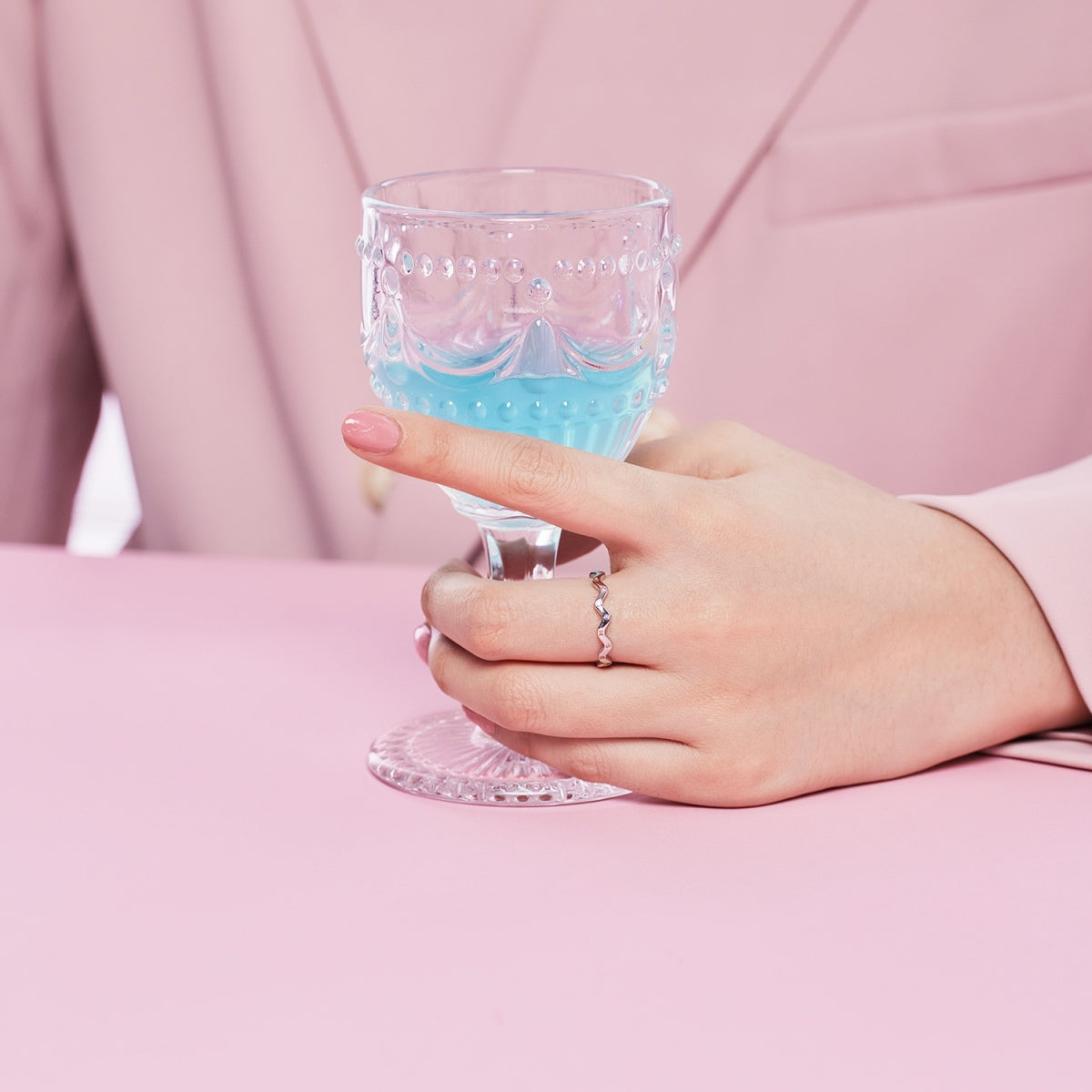 [Solara Jewelry ]華やかなヴィヴィッドラウンドカット デイリーリング