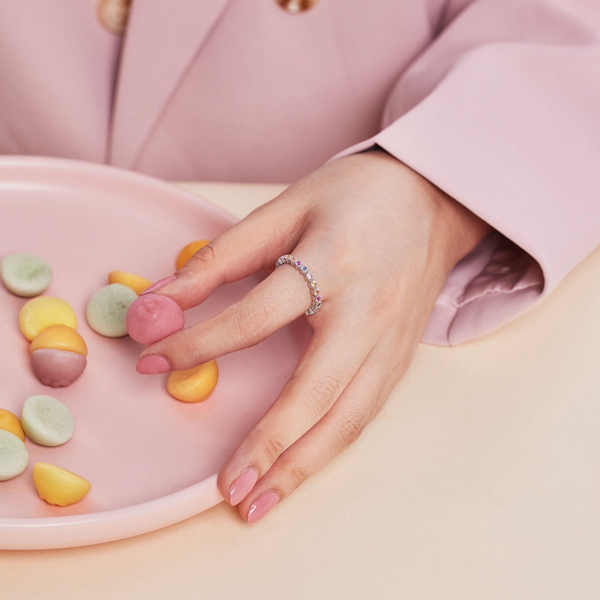[Solara Jewelry ]ユニークなラウンドカットのきらめくデイリーリング