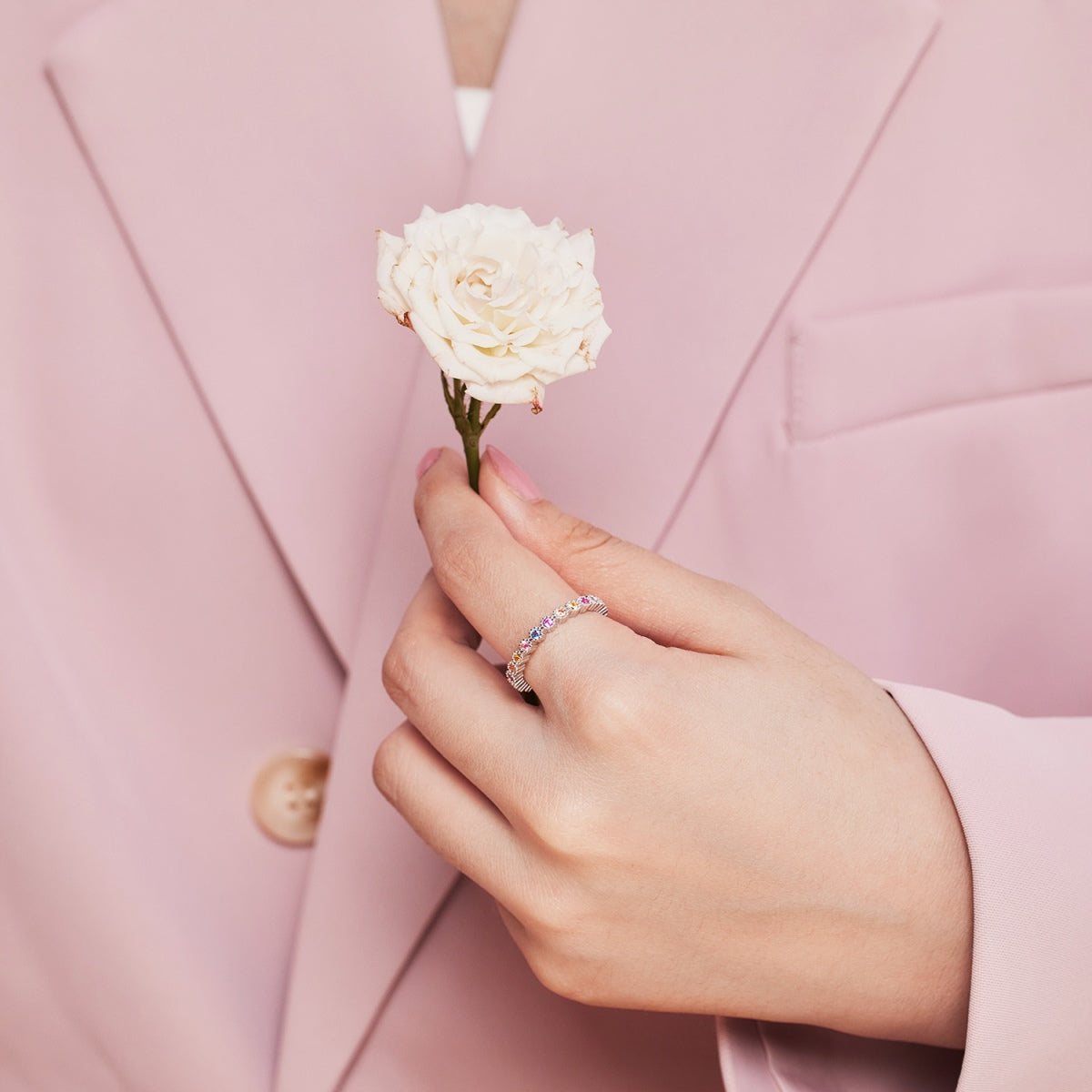 [Solara Jewelry ]ユニークなラウンドカットのきらめくデイリーリング