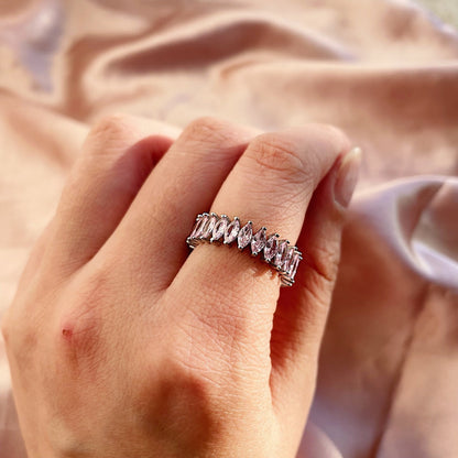 [Solara Jewelry ]ゴージャスなマーキスカット テニスリング