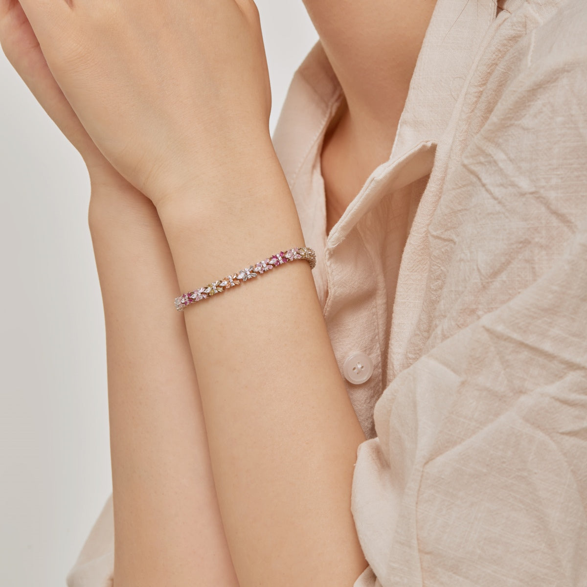 [Solara Jewelry] ユニークなカラフル蝶型パーティーブレスレット