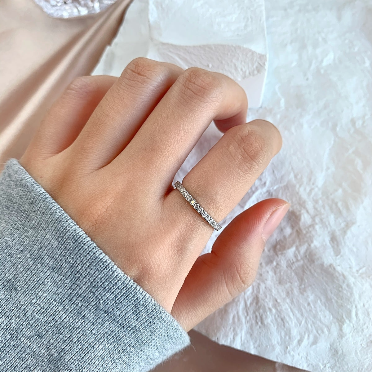[Solara Jewelry ]繊細な輝きを放つラウンドカットのデイリーリング