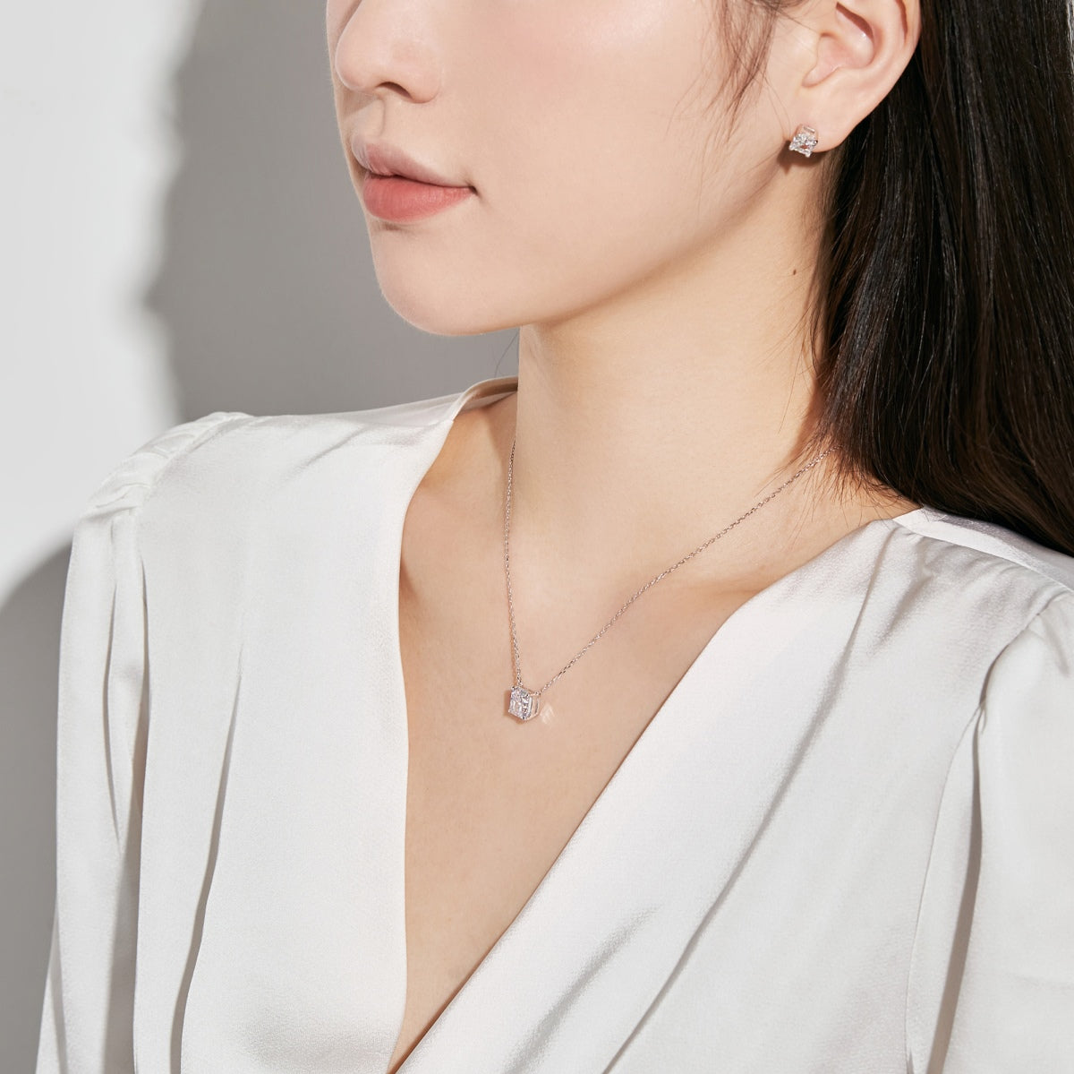 [ソララジュエリー]1.0カラットラディアント・プリンセスカット・ウェディングピアス