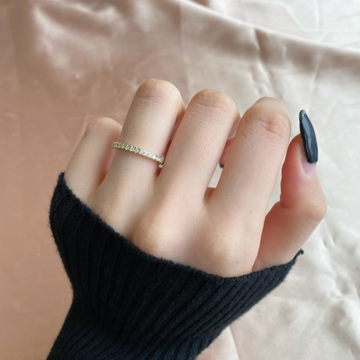 [Solara Jewelry ]繊細な輝きを放つラウンドカットのデイリーリング