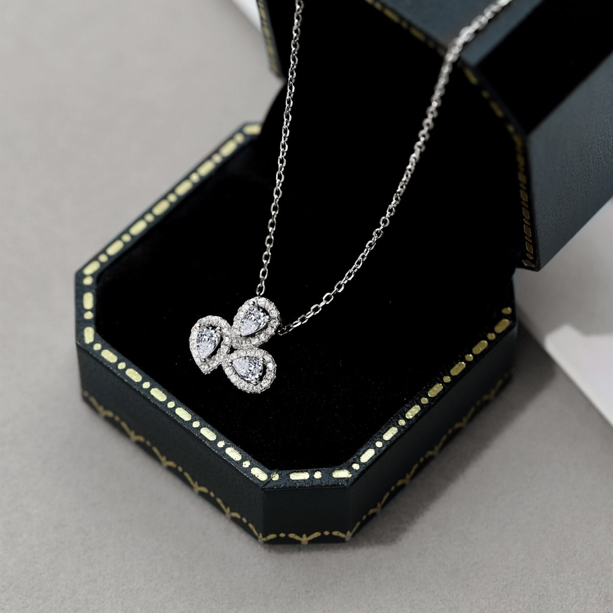 [Solara Jewelry ]エレガントな花型ペアカットネックレス