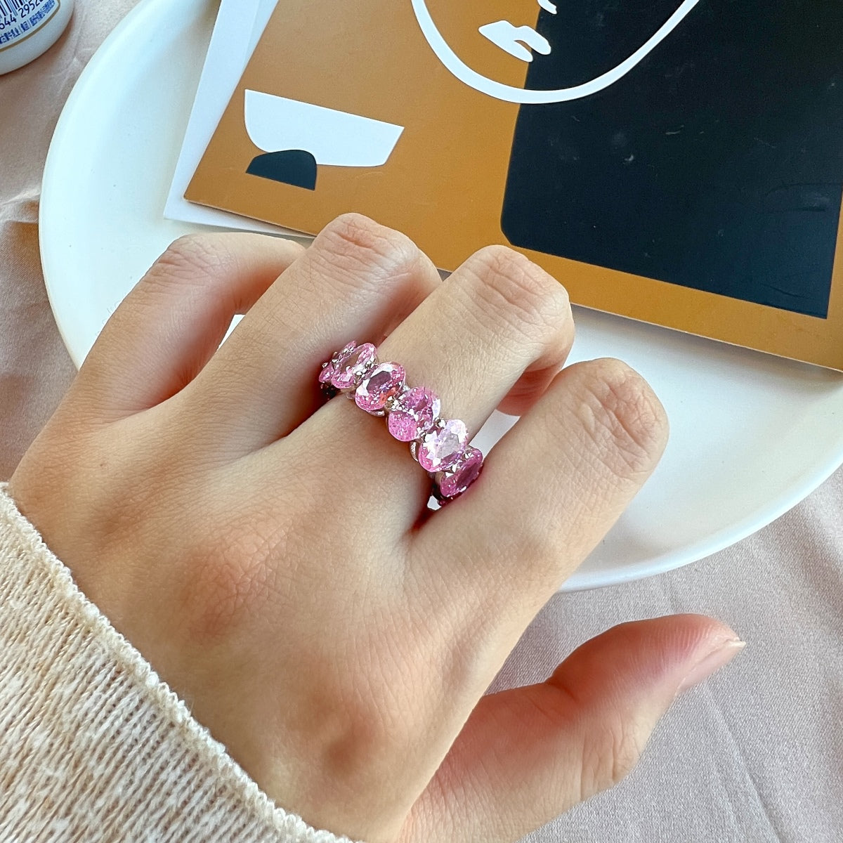 [Solara Jewelry ]Zierlicher Tennisring mit länglichem Kissenschliff