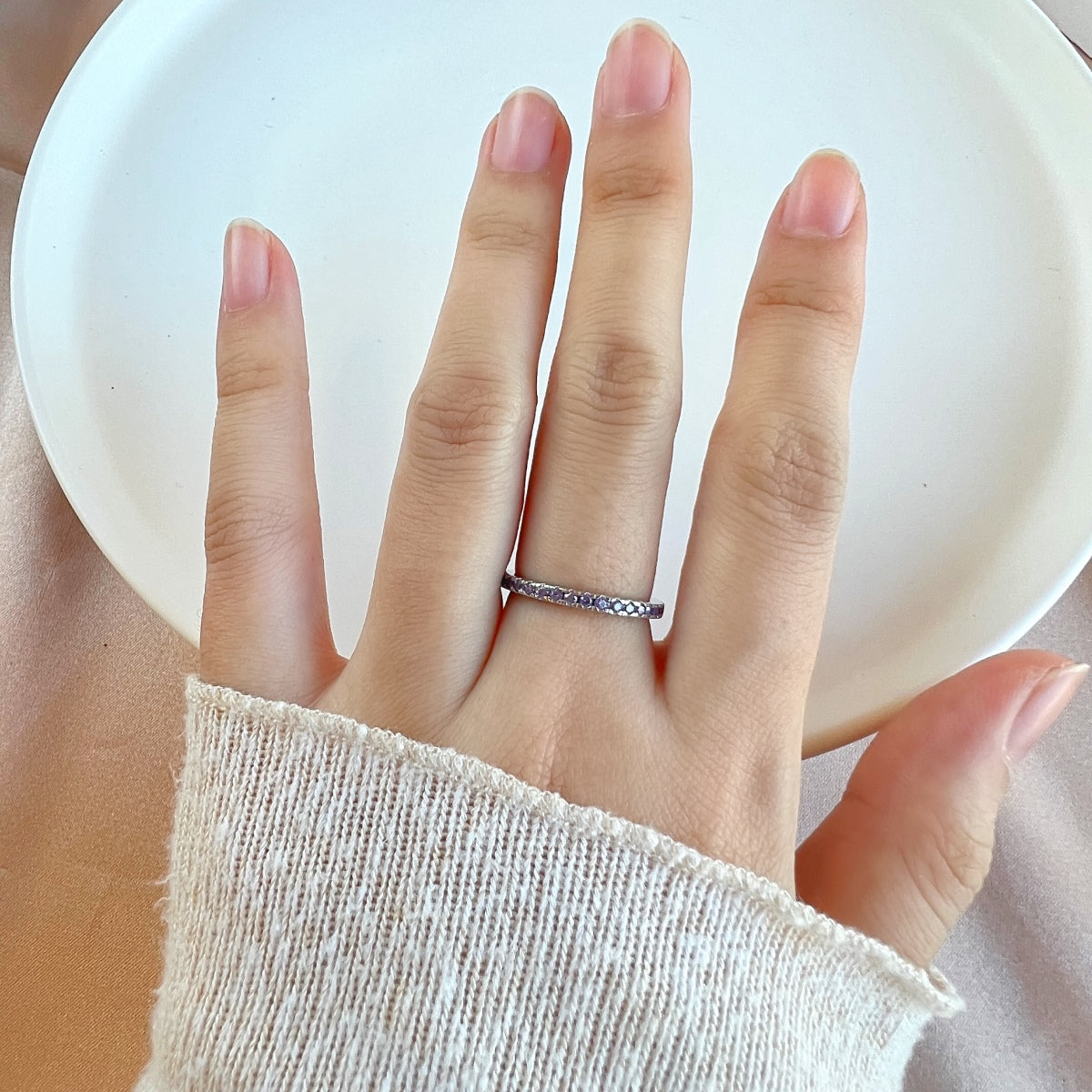 [Solara Jewelry ]繊細な輝きを放つラウンドカットのデイリーリング