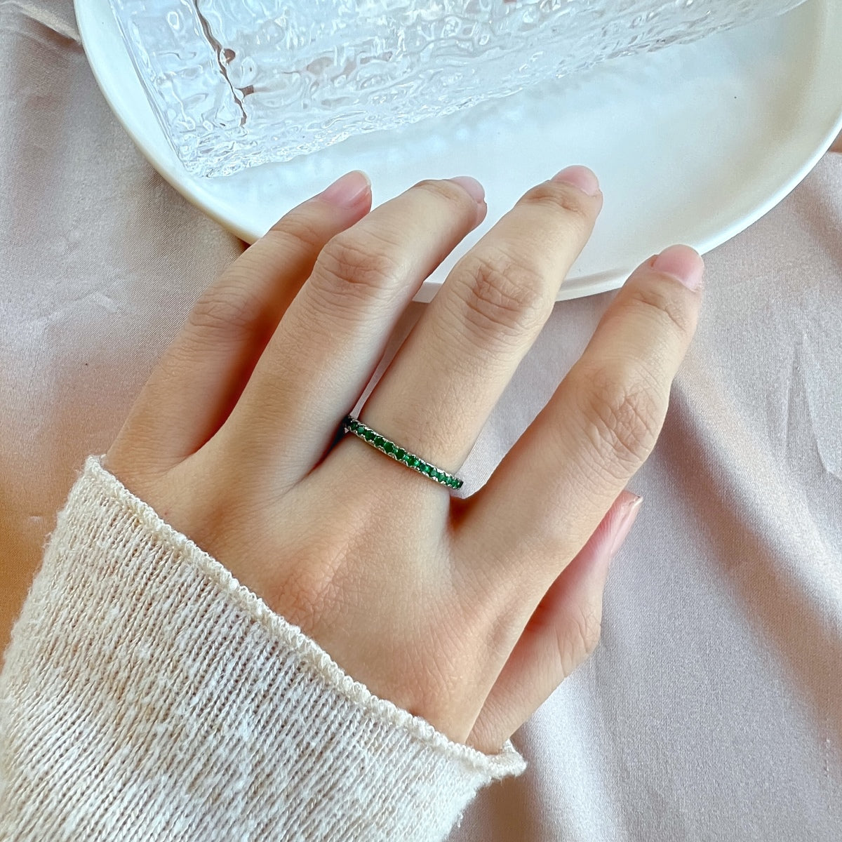 [Solara Jewelry ]繊細な輝きを放つラウンドカットのデイリーリング
