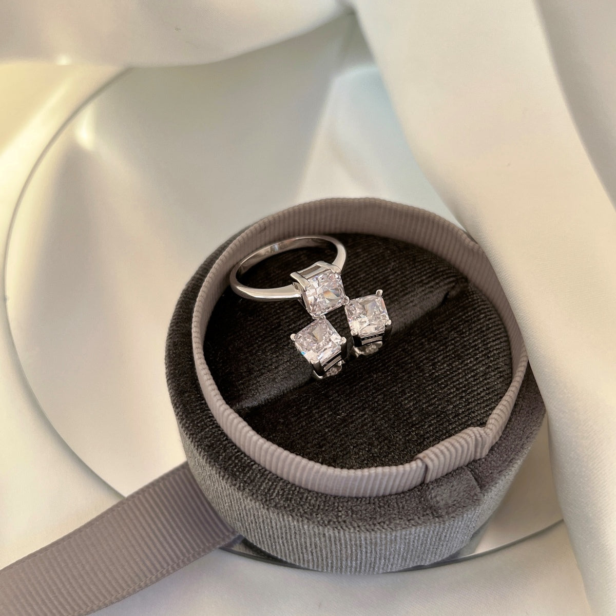 [Solara Jewelry ]1,0 Karat Radiant Prinzessschliff Hochzeits-Ohrringe