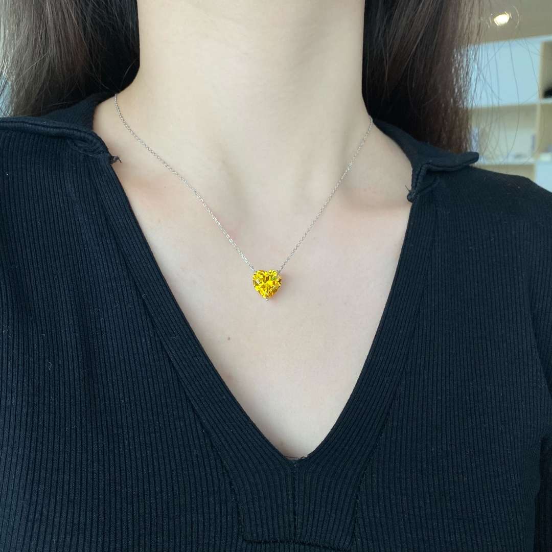 [Solara Jewelry ]6.0 Karat Radiant Herzschliff Halskette