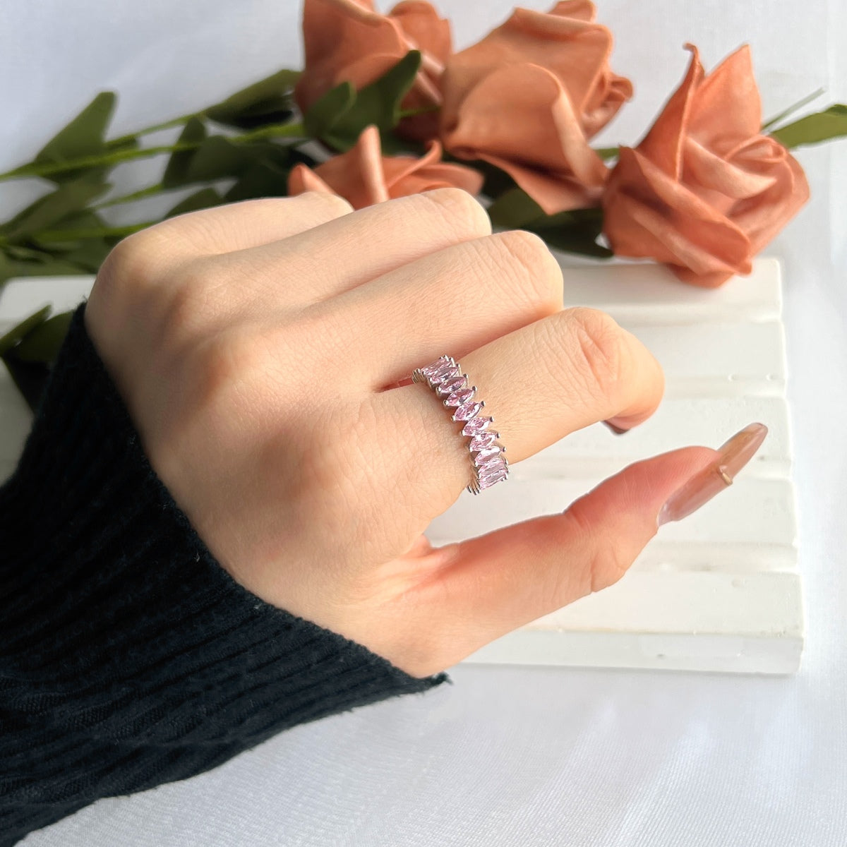 [Solara Jewelry ]ゴージャスなマーキスカット テニスリング