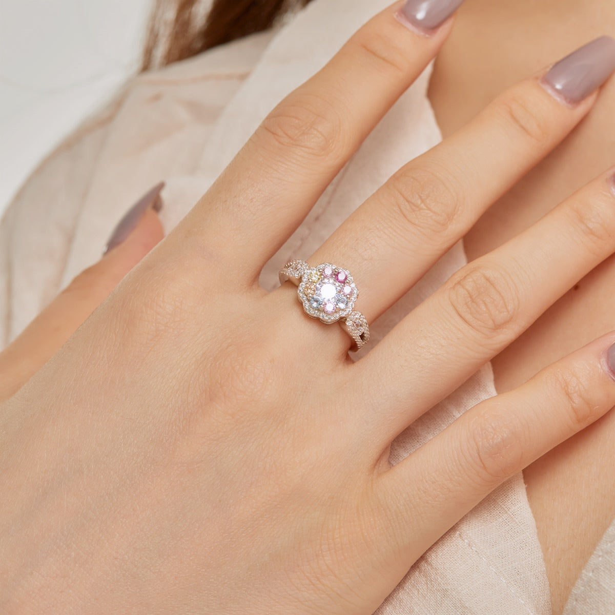 [Solara Jewelry ]繊細でカラフルなラウンドカットのフラワー型ウェディングリング
