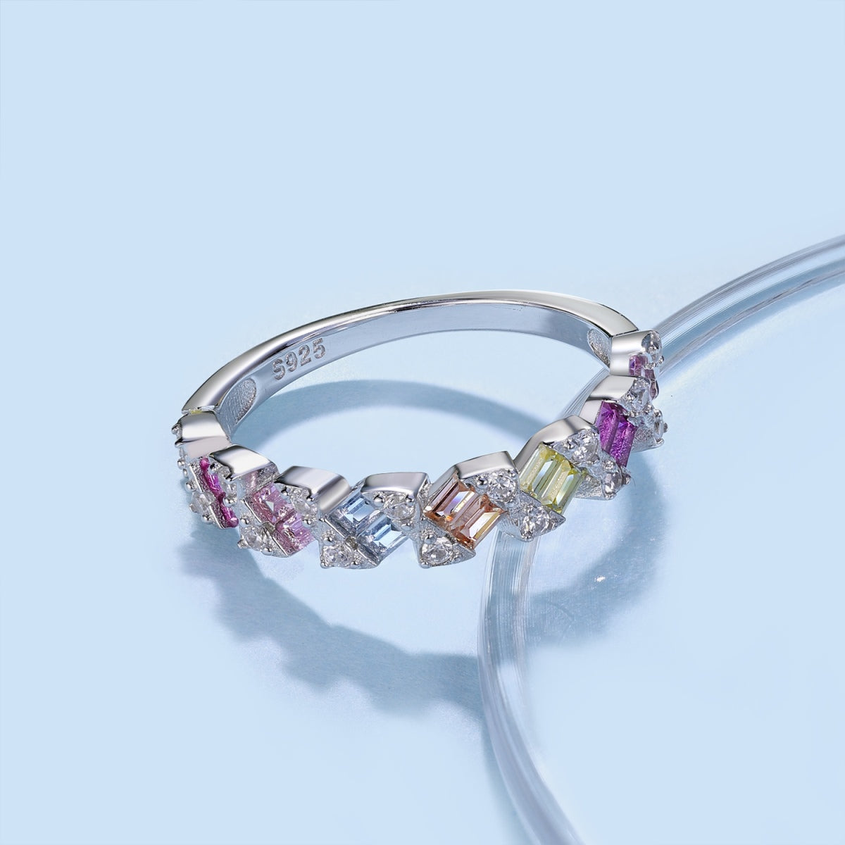 [Solara Jewelry ]繊細で鮮やかなエメラルドカット デイリーリング