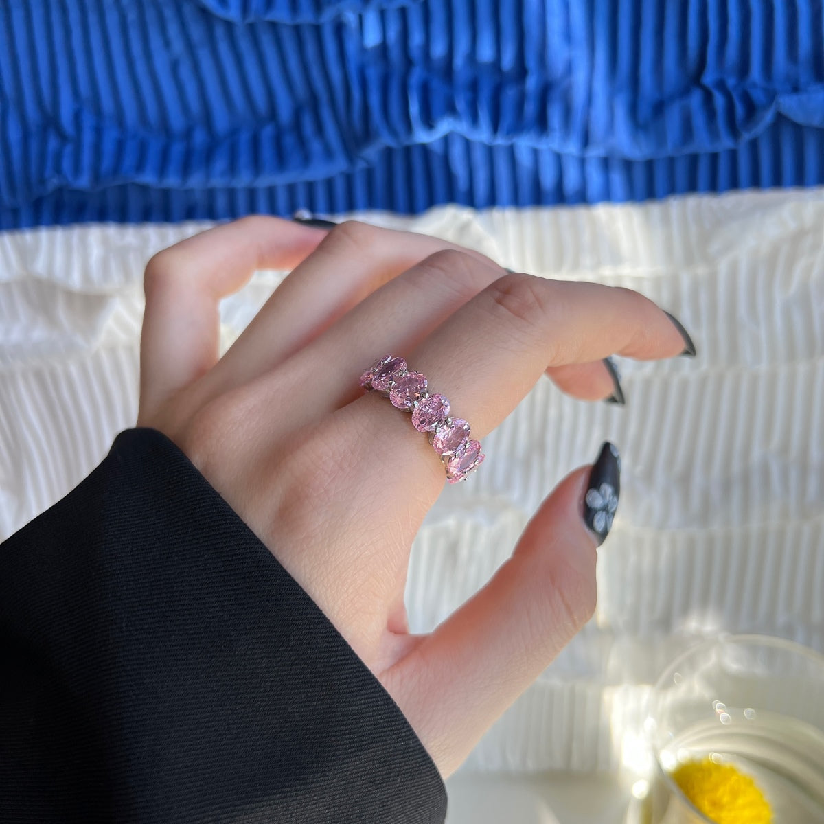 [Solara Jewelry ]Zierlicher Tennisring mit länglichem Kissenschliff