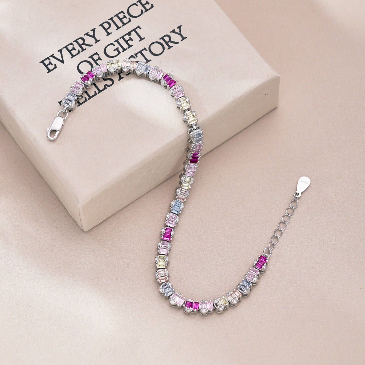 [Solara Jewelry ]繊細なカラフル エメラルドカット パーティー ブレスレット