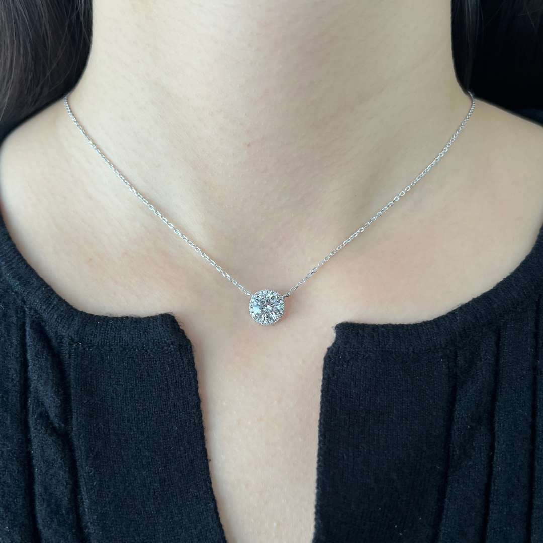 [Solara Jewelry ]豪華なラウンドカットネックレス