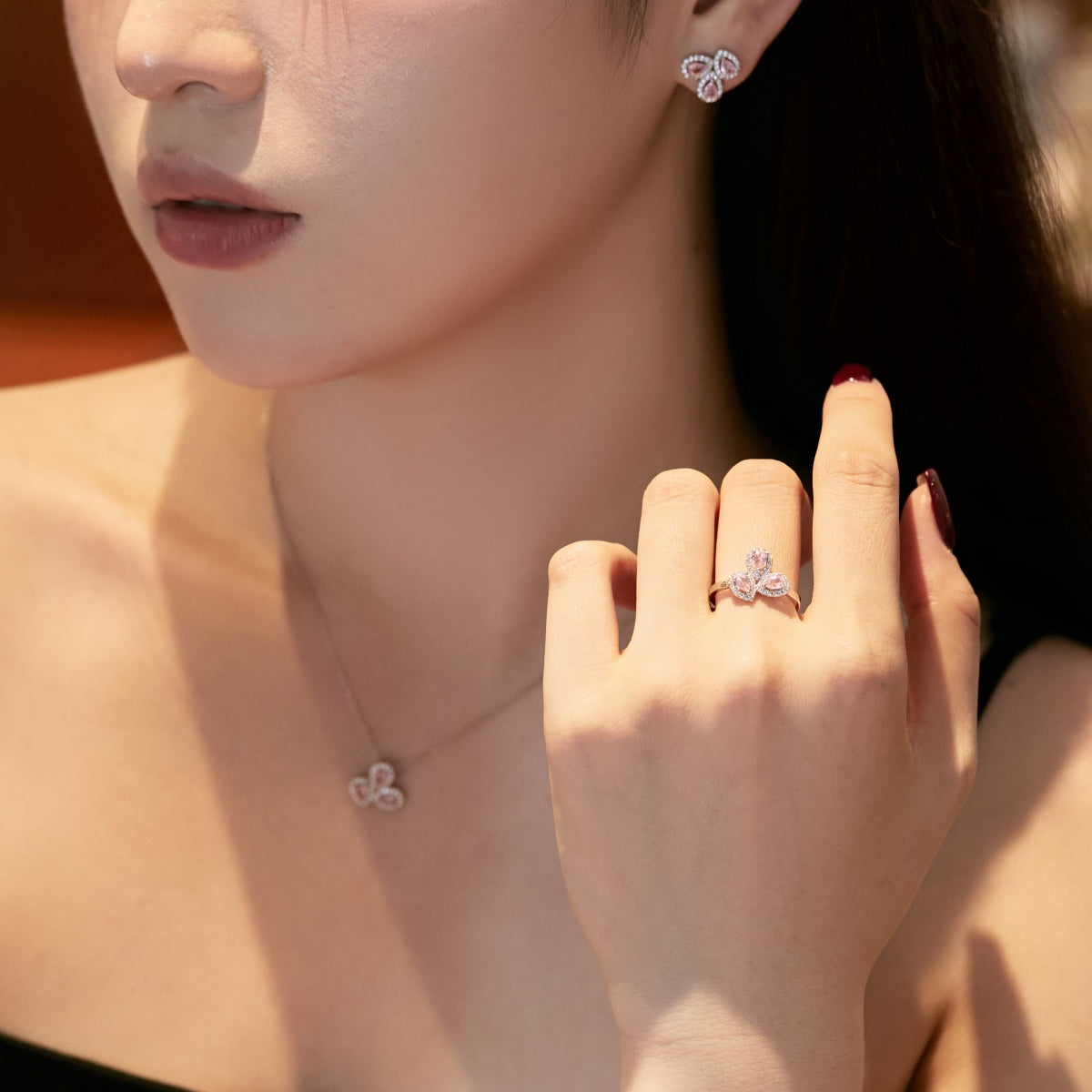 [Solara Jewelry] Ohrringe für Verliebte mit birnenförmigen und verschnörkelten Blumen