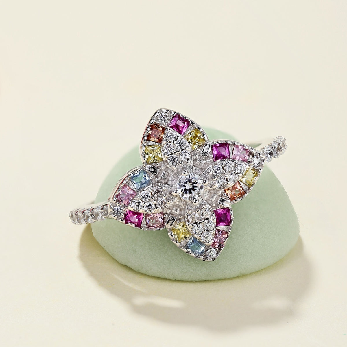 [Solara Jewelry ]豪華でカラフルな花モチーフのバンケットリング