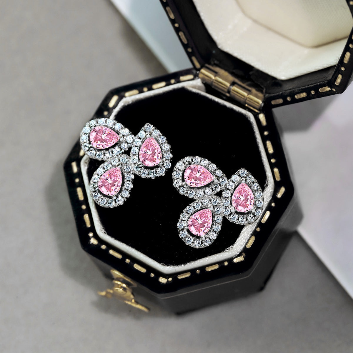 [Solara Jewelry] Ohrringe für Verliebte mit birnenförmigen und verschnörkelten Blumen