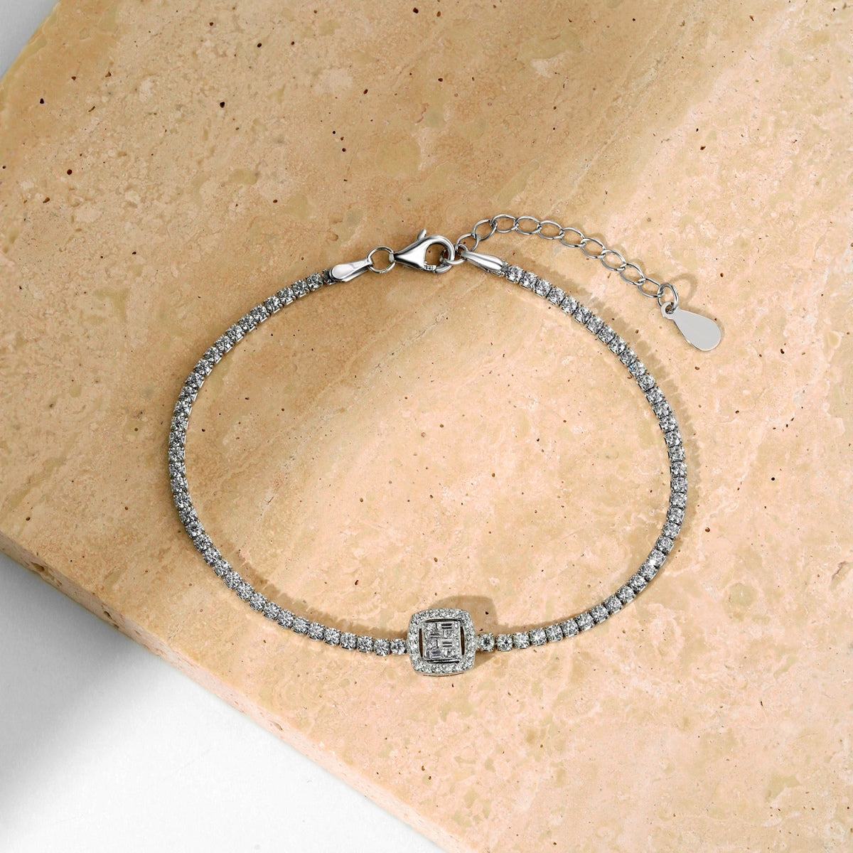 [Solara Jewelry] Luxuriöses, schillerndes, quadratisches Bankettarmband
