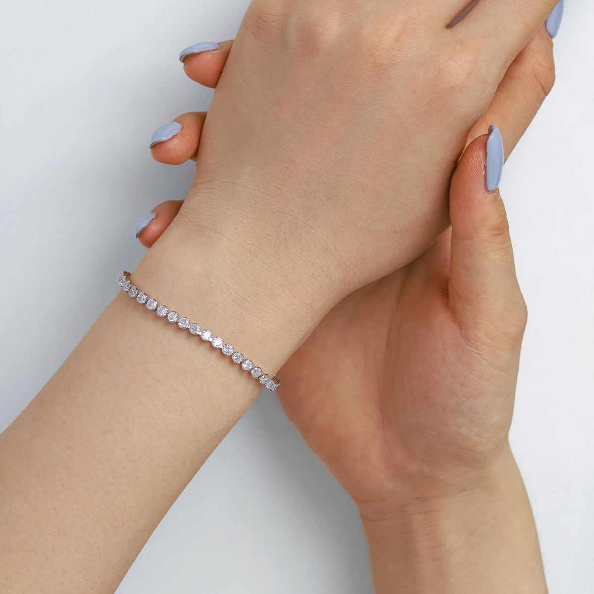 [Solara Jewelry] Verschnörkeltes, funkelndes rundgeschliffenes Alltagsarmband