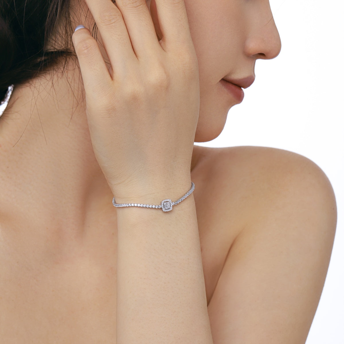 [Solara Jewelry] Luxuriöses, schillerndes, quadratisches Bankettarmband