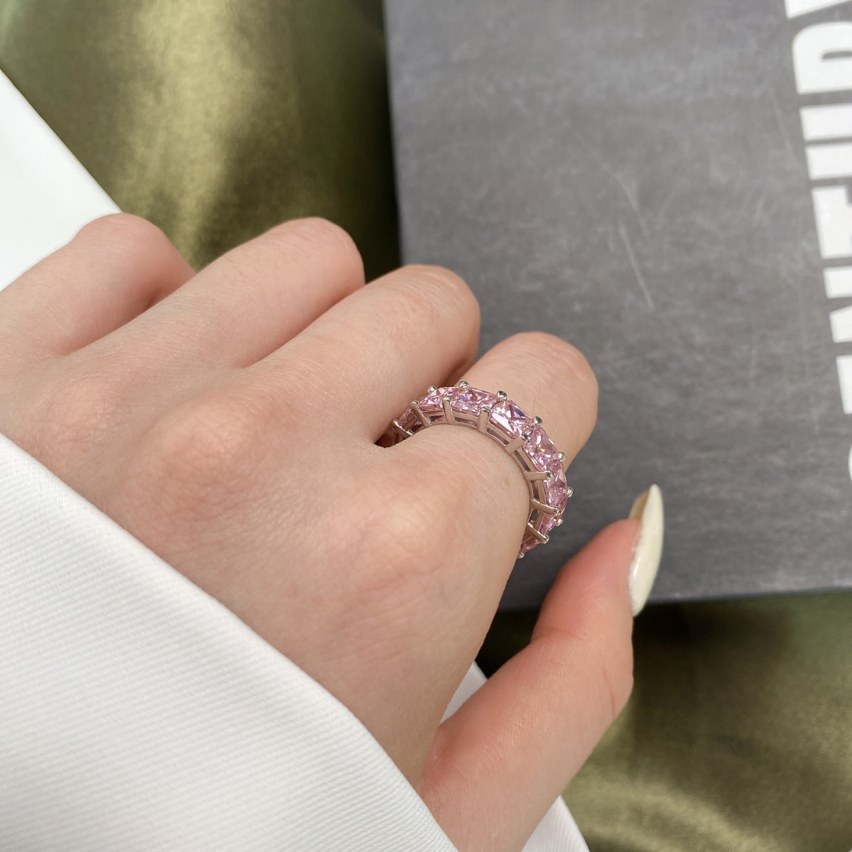 [Solara Jewelry ]エレガントなプリンセスカットテニスリング
