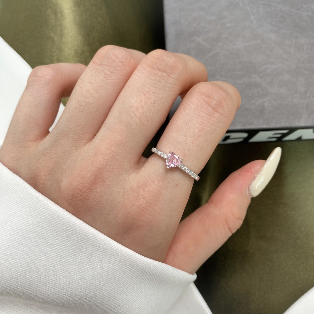 [Solara Jewelry ]0.5カラット エタニティ チャーミングハート型ラバーリング