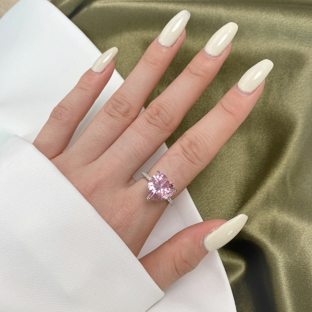 [Solara Jewelry] 6.0カラットの贅沢な輝きを放つロマンチックなハートカットリング