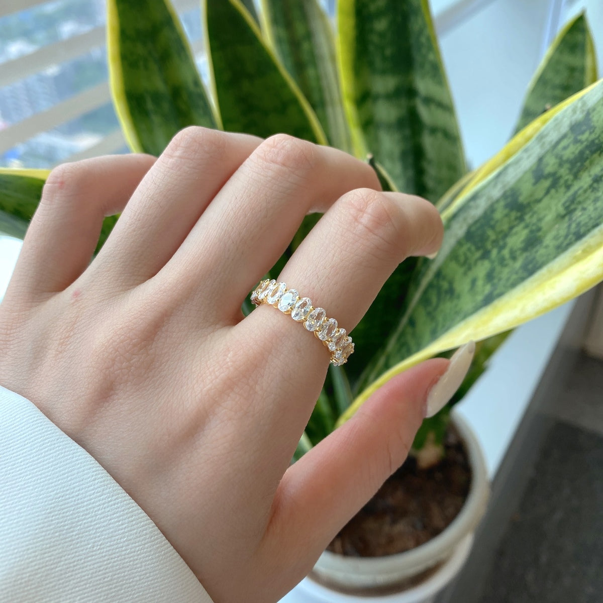 [Solara Jewelry ]Ornate Oval Cut Tennis Ring