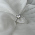 [Solara Jewelry] 輝く高貴なラウンドカット ウェディングリング