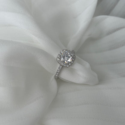 [Solara Jewelry] 輝く高貴なラウンドカット ウェディングリング