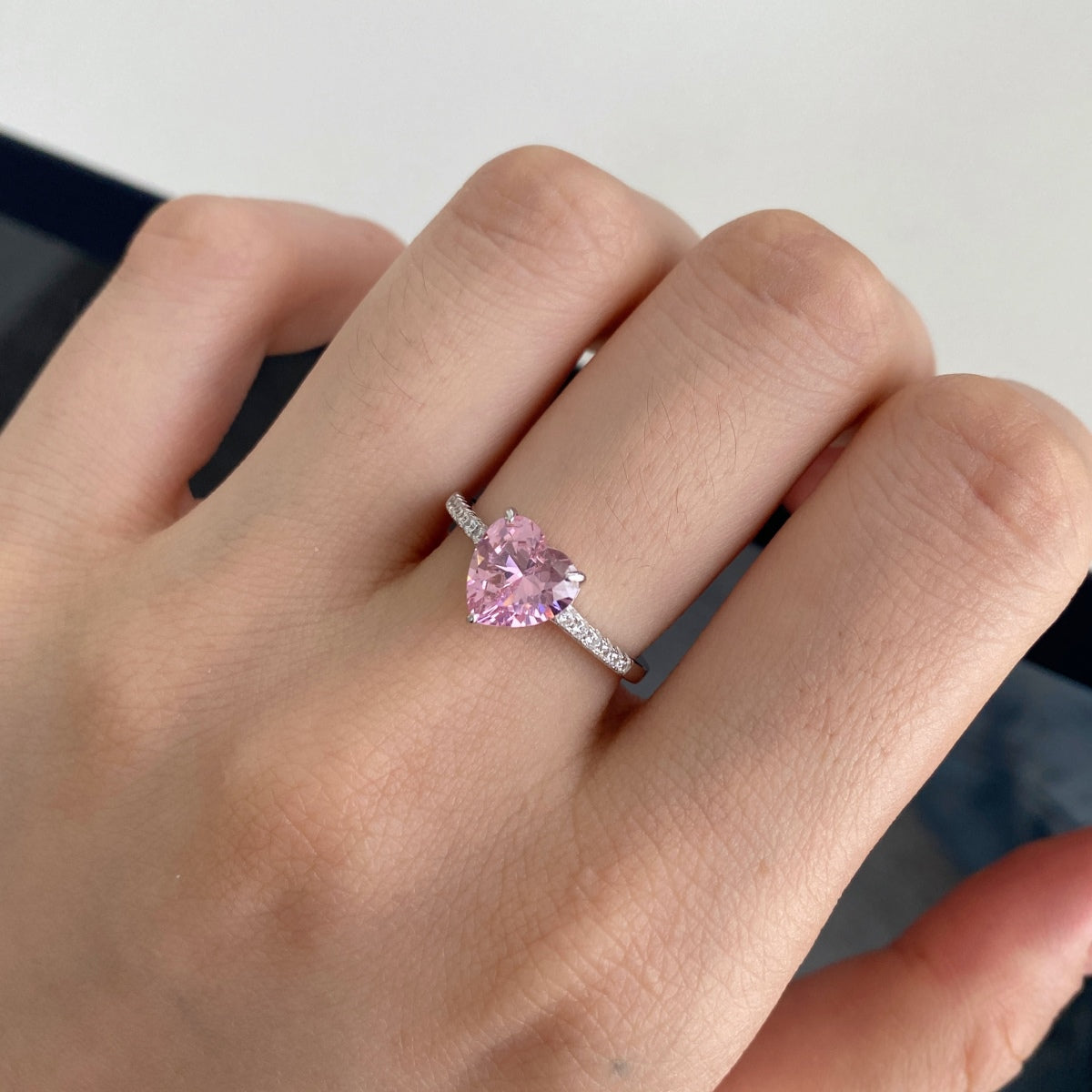 [Solara Jewelry ]2.0 Carat Dazzling Lustrous Heart Cut Lover Ring