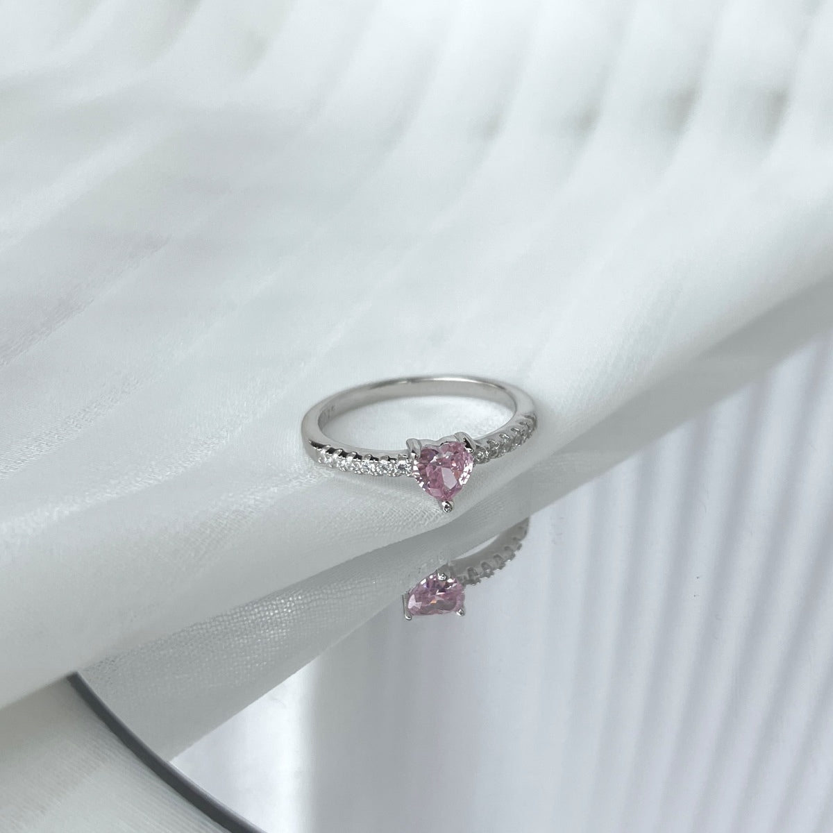 [Solara Jewelry ]0.5カラット エタニティ チャーミングハート型ラバーリング