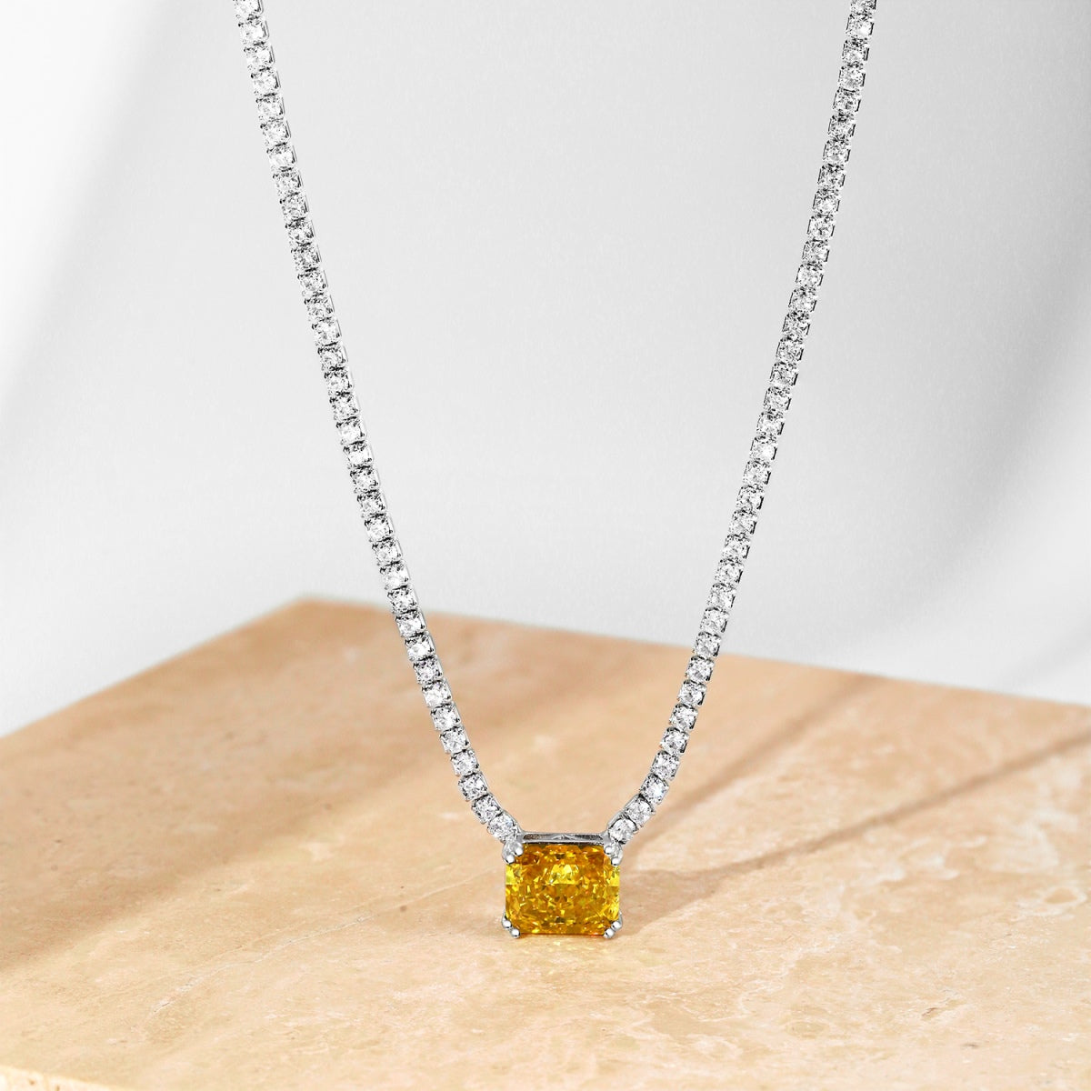 [Solara Jewelry] Eleganter Halskette mit Radiant-Schliff, 4,0 Karat