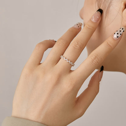 [Solara Jewelry ]Delicate Enchanting Wave Shape Daily Ring