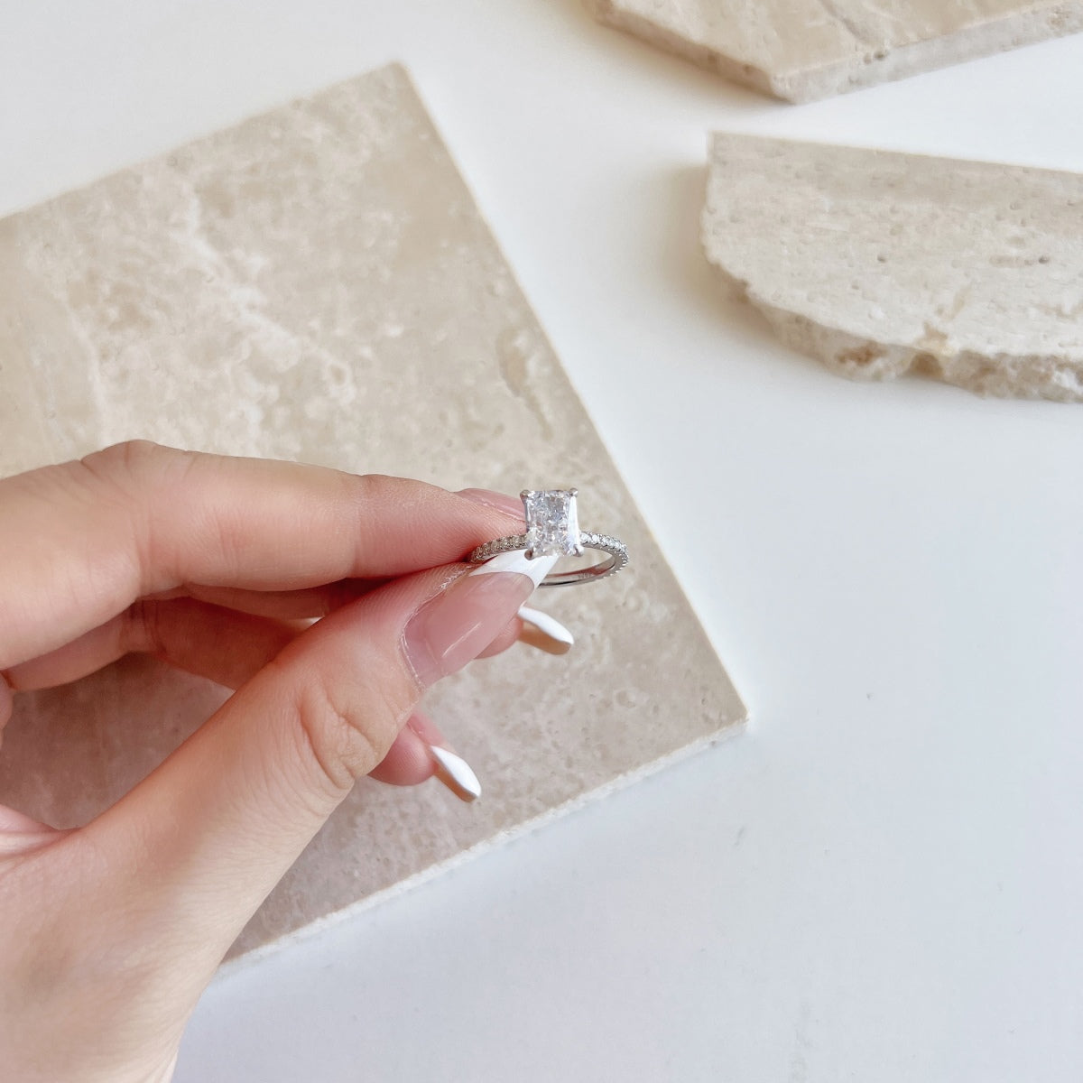 [Solara Jewelry ]2.0カラット 華やかな輝きを放つラディアントカット パーティリング