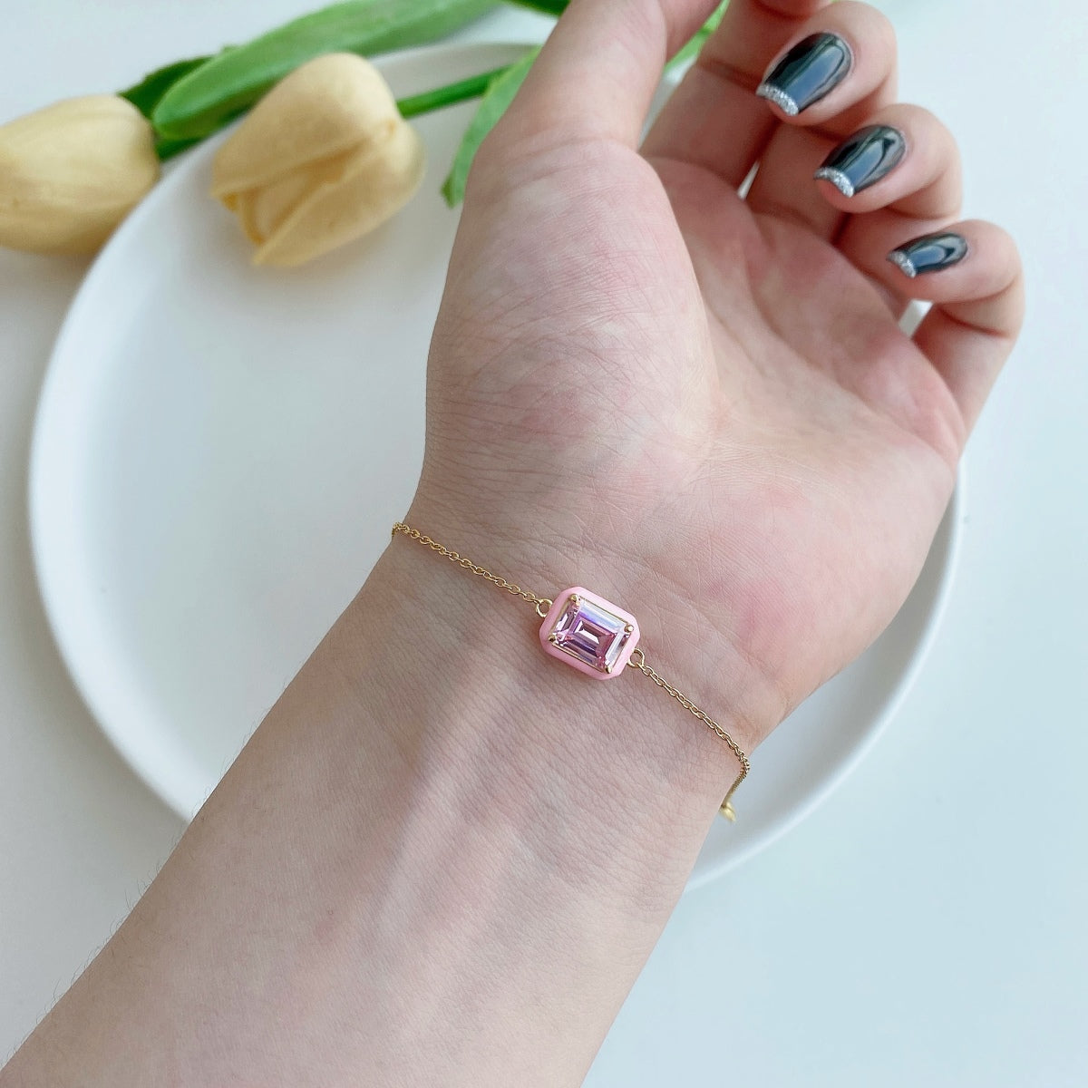 [Solara Jewelry ]2.0 Karat funkelndes, farbenfrohes Armband im Smaragdschliff für den Alltag
