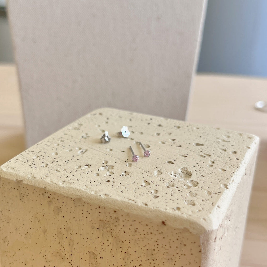 [ソララジュエリー] 繊細なソリティアピアス